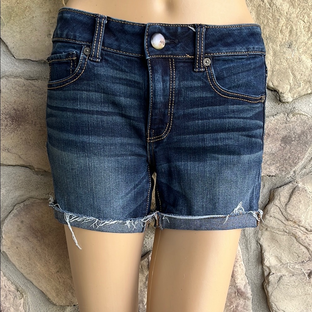 AMERICAN EAGLE | Midi Super Stretch Jean Shorts